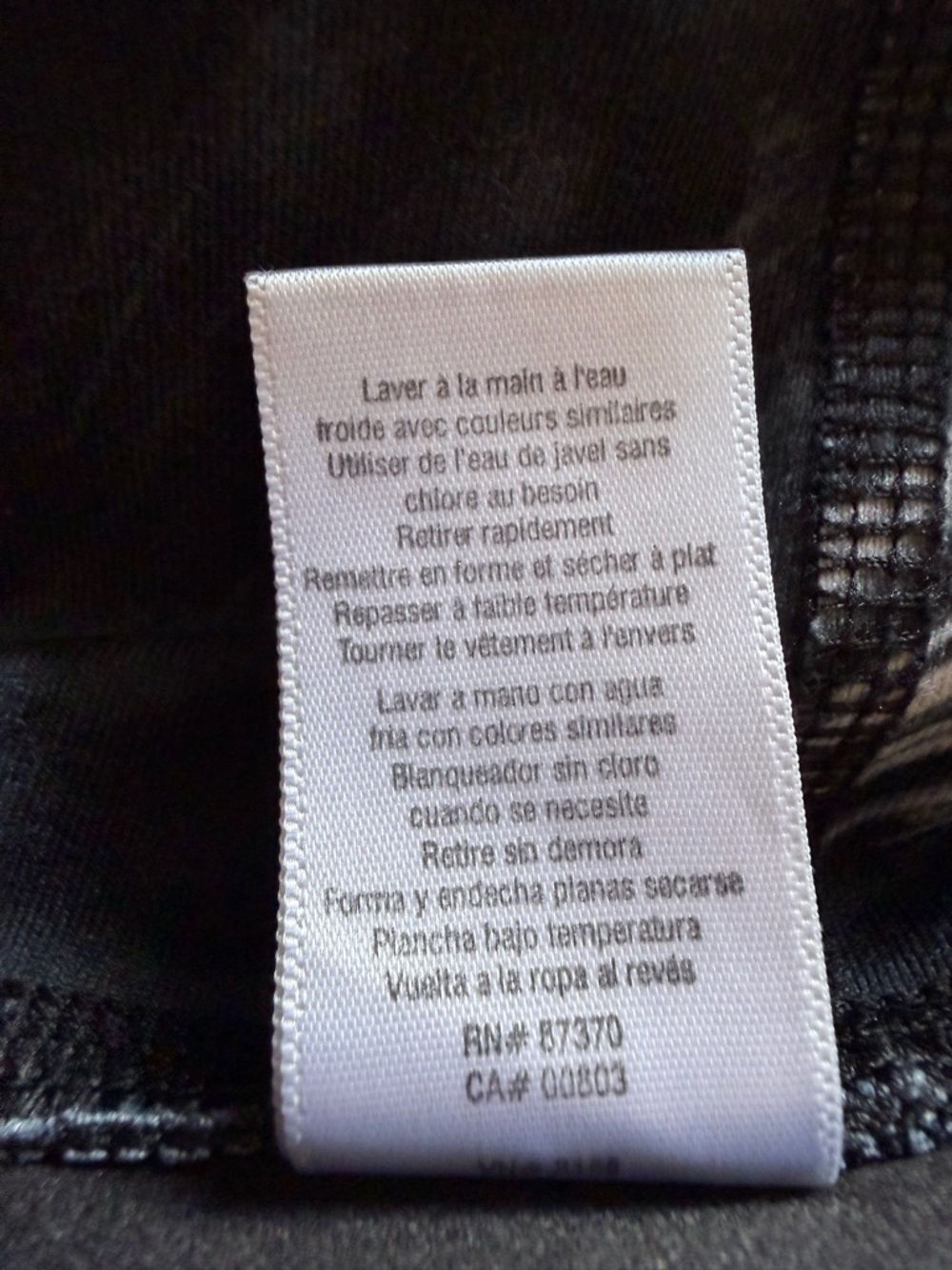 ALO Yoga Black and Grey Patterned Leggings 28”
Leggings - Picture 6 of 8